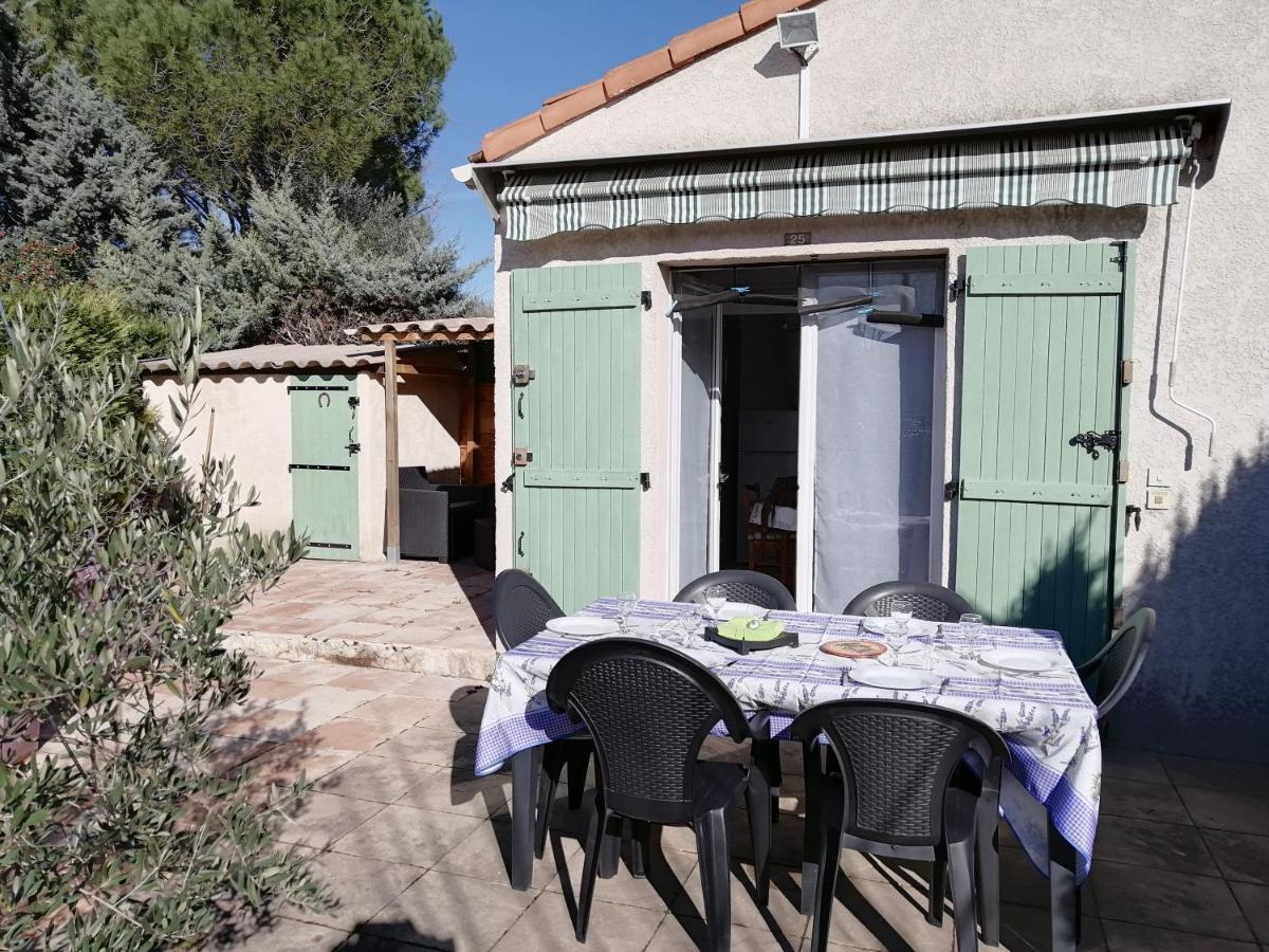 Sous Le Soleil De Provence Petite Maison Au Calme Et Tres Bien Equipee De 40M2 Avec Wifi -Jardin Prive-La Piscine Est Commune A La Residence Et Ouverte Du 1Er Mai Au 30 Septembre De 09H A 21H,En Juillet Et Aout Reservation Uniquement Du Samedi Au Sam Forcalqueiret Екстер'єр фото