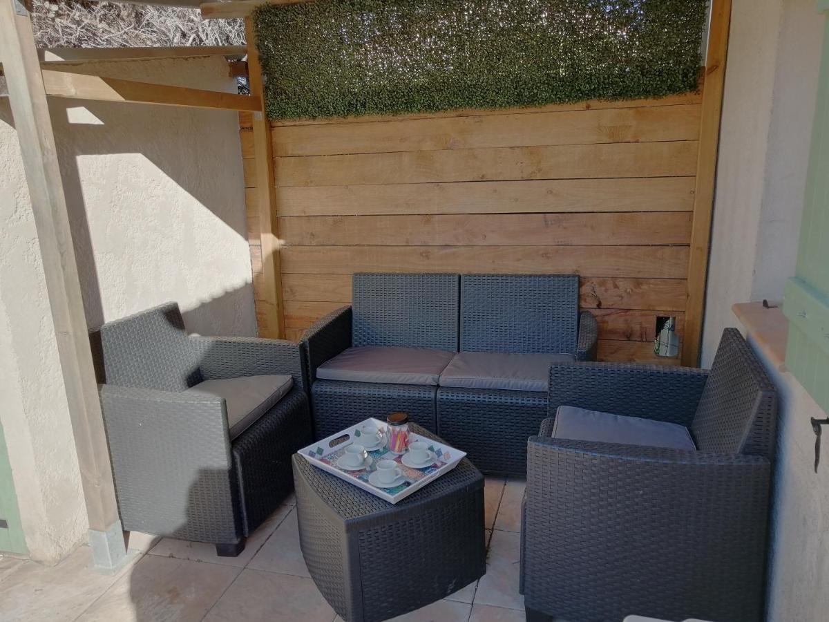 Sous Le Soleil De Provence Petite Maison Au Calme Et Tres Bien Equipee De 40M2 Avec Wifi -Jardin Prive-La Piscine Est Commune A La Residence Et Ouverte Du 1Er Mai Au 30 Septembre De 09H A 21H,En Juillet Et Aout Reservation Uniquement Du Samedi Au Sam Forcalqueiret Екстер'єр фото