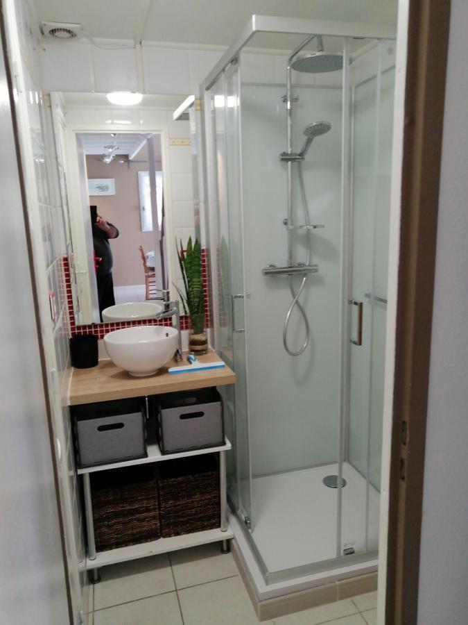 Sous Le Soleil De Provence Petite Maison Au Calme Et Tres Bien Equipee De 40M2 Avec Wifi -Jardin Prive-La Piscine Est Commune A La Residence Et Ouverte Du 1Er Mai Au 30 Septembre De 09H A 21H,En Juillet Et Aout Reservation Uniquement Du Samedi Au Sam Forcalqueiret Екстер'єр фото